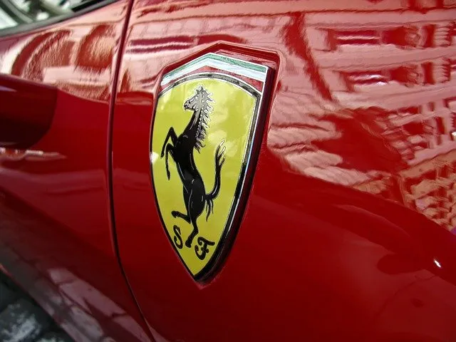 Ferrari Purosangue prezzo